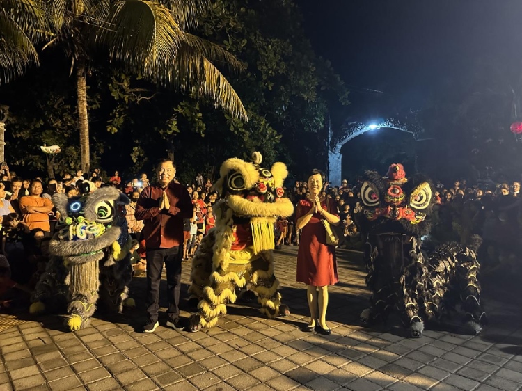 舞獅表演。巴陵康孔子學院供圖