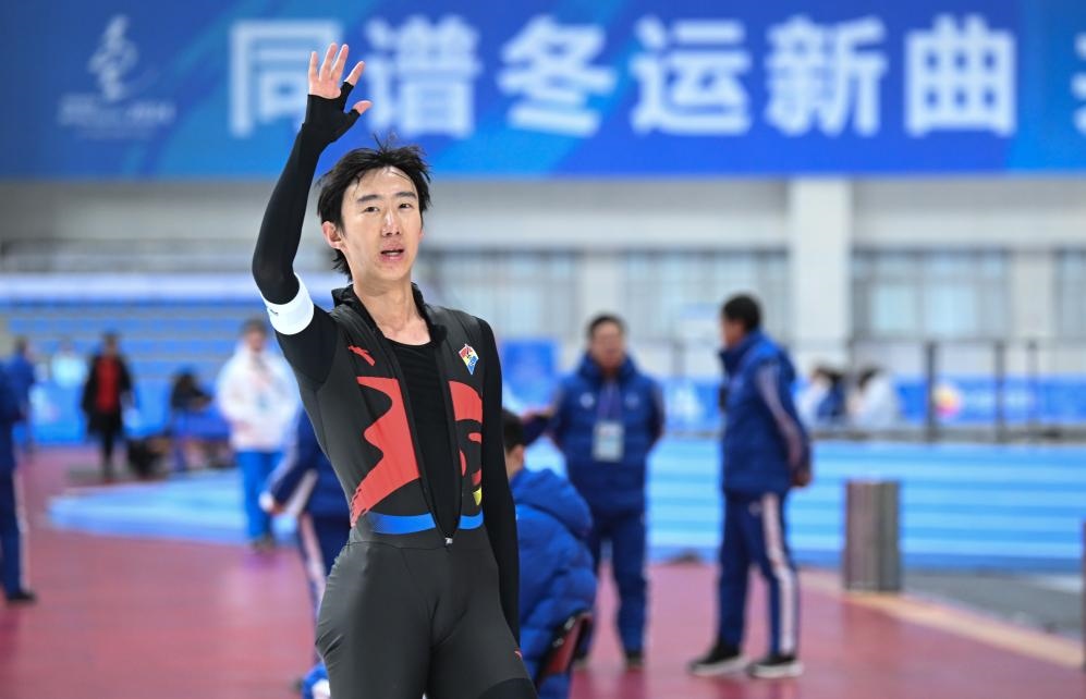 遼寧隊(duì)選手吳宇在第十四屆全國冬季運(yùn)動(dòng)會(huì)速度滑冰男子10000米A組決賽中奪冠，并打破由他本人保持的全國紀(jì)錄（2024年1月14日攝）。新華社記者 連振 攝