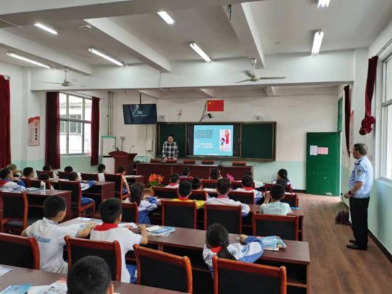 安全知識宣傳進(jìn)校園。將樂縣農(nóng)業(yè)農(nóng)村局供圖
