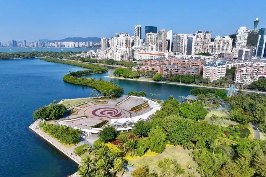 △1月24日，廈門筼筜湖白鷺洲公園及周邊城市景觀。