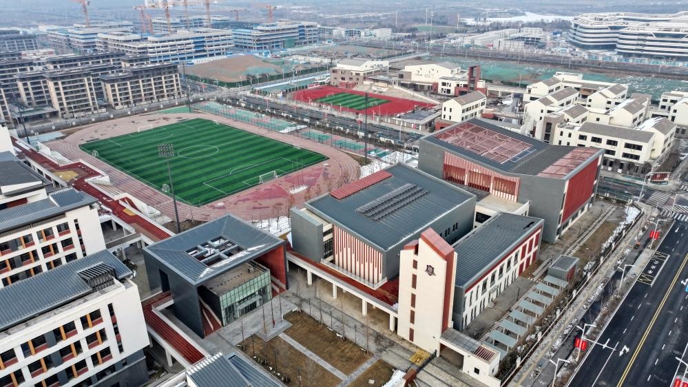北京四中雄安校區(qū)和雄安史家胡同小學(xué)（2月6日攝，無人機(jī)照片）。新華社記者 牟宇 攝