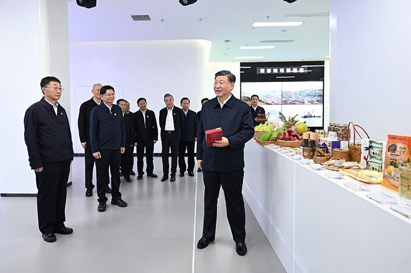 2023年12月14日，習(xí)近平總書記在廣西南寧市考察中國－東盟信息港股份有限公司，了解中國－東盟經(jīng)貿(mào)合作等情況。