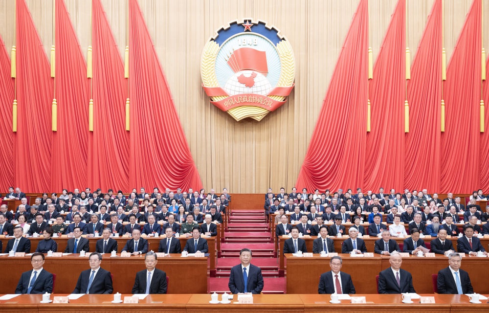 3月10日上午，中國人民政治協(xié)商會議第十四屆全國委員會第二次會議在北京人民大會堂閉幕。這是習(xí)近平、李強、趙樂際、蔡奇、丁薛祥、李希、韓正在主席臺就座。王滬寧主持閉幕會。