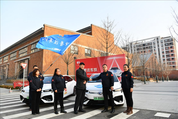 沈陽“憲法宣傳周”啟動(dòng)儀式上雷鋒車隊(duì)照片。遼寧省司法廳供圖