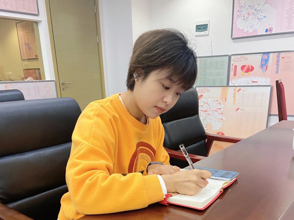 武麗潔在工作中。新華社發(fā)
