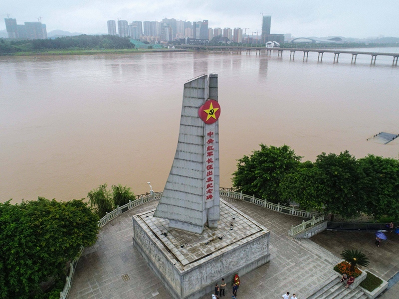 這是位于江西省于都縣的中央紅軍長征出發(fā)紀念碑。
