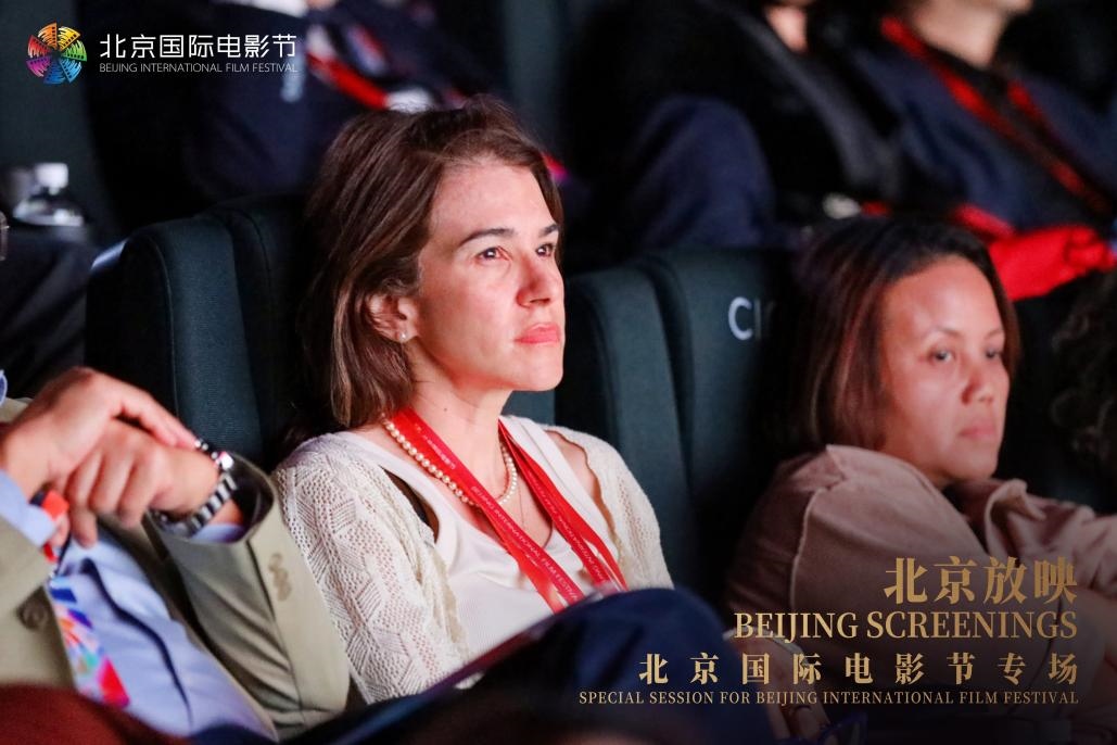 外國影人認真聆聽中國影片推介內(nèi)容。主辦方供圖