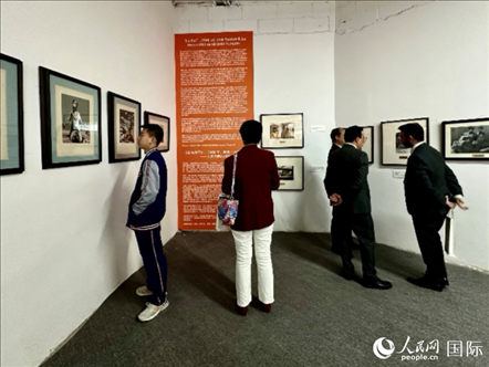“與中國(guó)結(jié)緣：智利畫(huà)家何塞·萬(wàn)徒勒里誕辰100周年”展覽在京舉行。人民網(wǎng)記者 周雨攝
