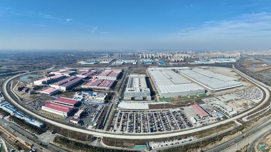 安徽省肥西縣在建的新能源汽車(chē)產(chǎn)業(yè)園（2024年1月24日攝，無(wú)人機(jī)照片）。新華社發(fā)（陳家樂(lè) 攝）