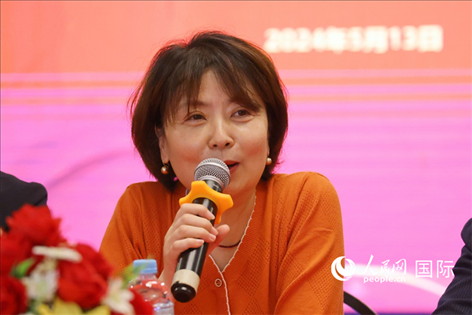 陜西省歸國華僑聯(lián)合會黨組成員、副主席兼秘書長尚小紅在座談會上致辭。人民網(wǎng)記者 陳海琪攝