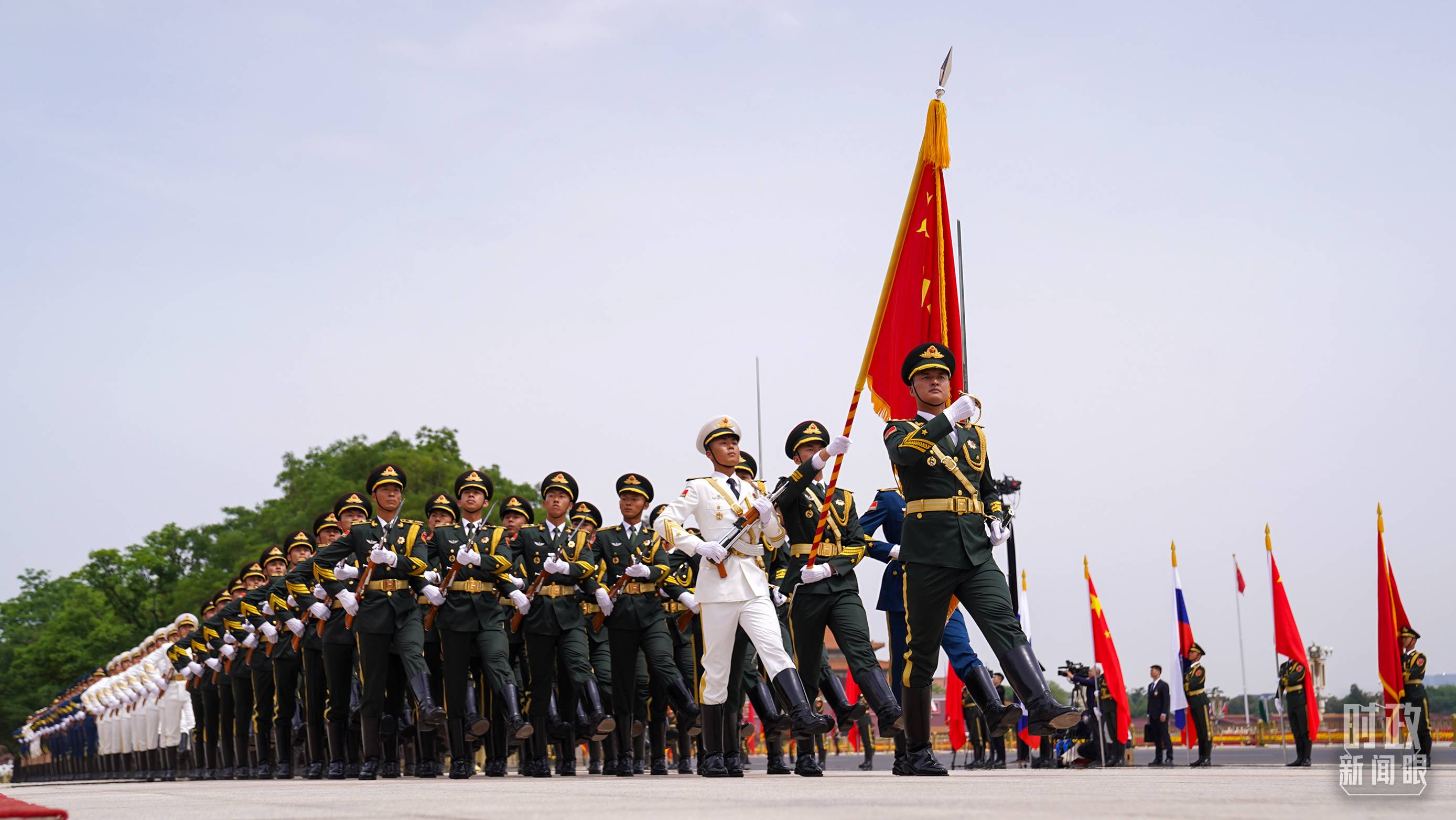 △歡迎儀式現(xiàn)場(chǎng)的中國人民解放軍儀仗隊(duì)。（總臺(tái)國廣記者李晉拍攝）