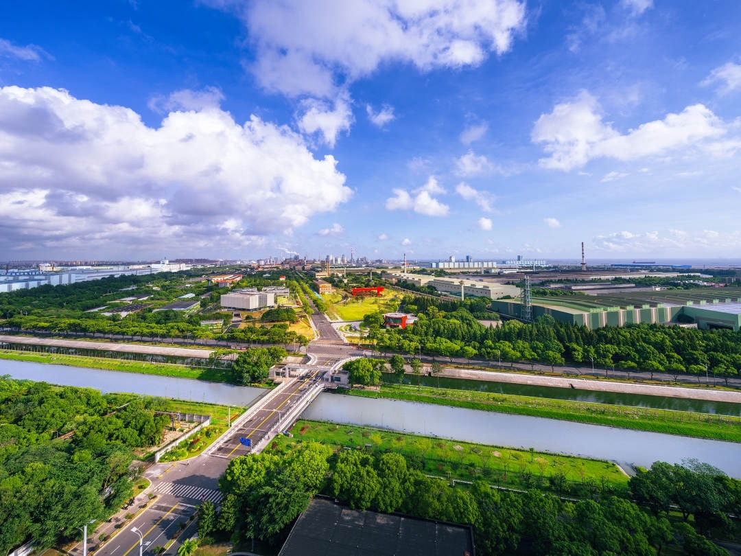 位于長江口的上海寶鋼廠區(qū)，有生態(tài)花園工廠的美譽(yù)。劉繼鳴攝