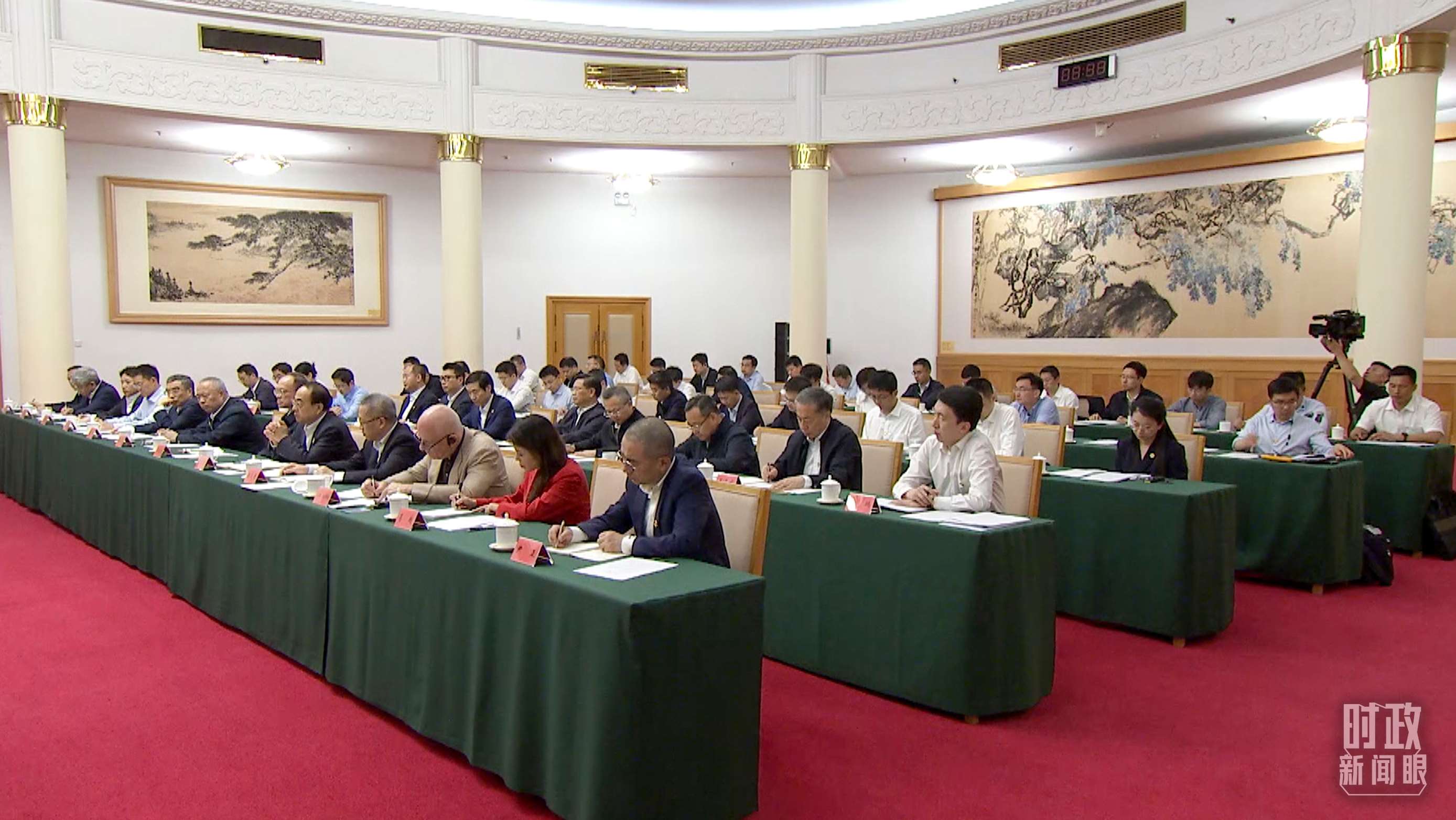 企業(yè)和專家座談會現(xiàn)場。