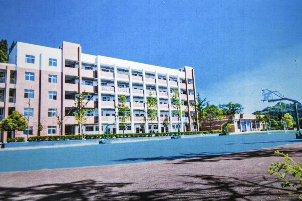 建成之初的之江小學(xué)教學(xué)樓（資料照片翻拍）。