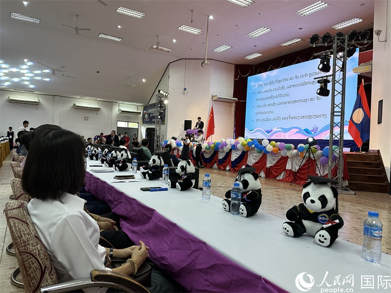 圖片：中老嘉賓在第二十三屆漢語橋世界大學(xué)生中文比賽老撾賽區(qū)決賽上致辭。孫廣勇攝