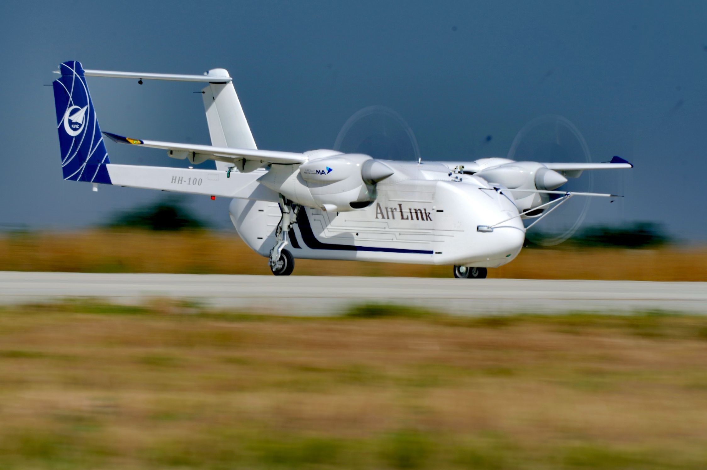 △2024年6月12日，HH-100航空商用無人運輸系統(tǒng)驗證機在西安藍(lán)田通用機場首飛成功。