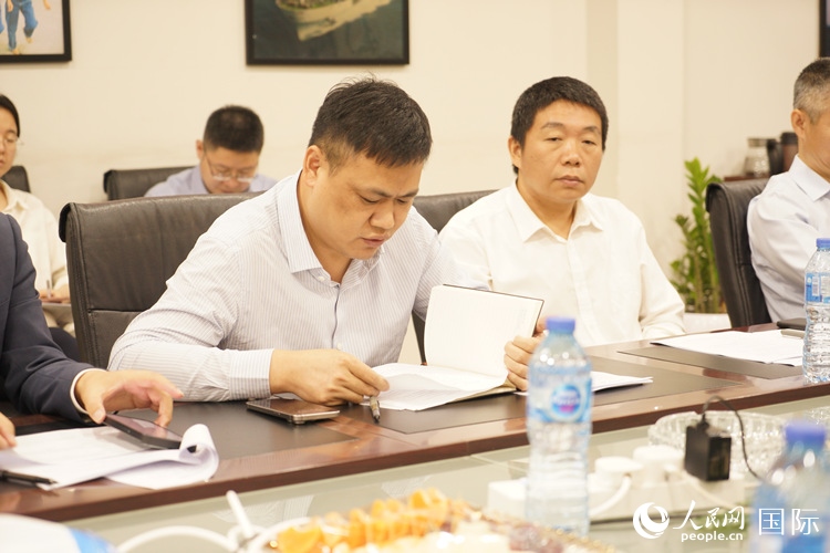 新當(dāng)選尼日利亞中國礦業(yè)聯(lián)合會(huì)會(huì)長中國和聯(lián)公司董事長李輝發(fā)言。人民網(wǎng)記者 姜宣攝