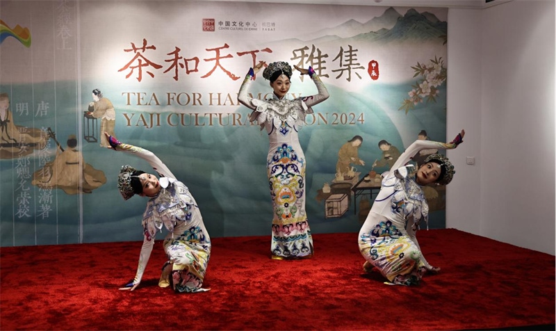 原創(chuàng)舞蹈作品《瓷彩》。拉巴特中國(guó)文化中心供圖