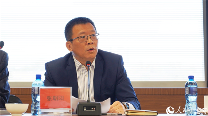 張朝陽代會長做協(xié)會上半年工作匯報。人民網(wǎng) 劉暢攝