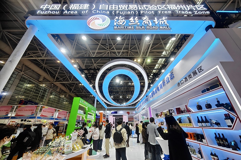 2024年3月18日，第四屆中國(guó)跨境電商交易會(huì)在福建福州開(kāi)幕。展會(huì)聚焦“鏈接跨境全流域 共建電商新生態(tài)”，集聚全國(guó)80余個(gè)外貿(mào)產(chǎn)業(yè)帶的上千家供應(yīng)鏈企業(yè)。