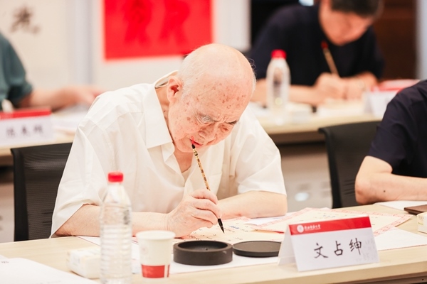 陜西師范大學毛筆手寫錄取通知書現場。校方供圖