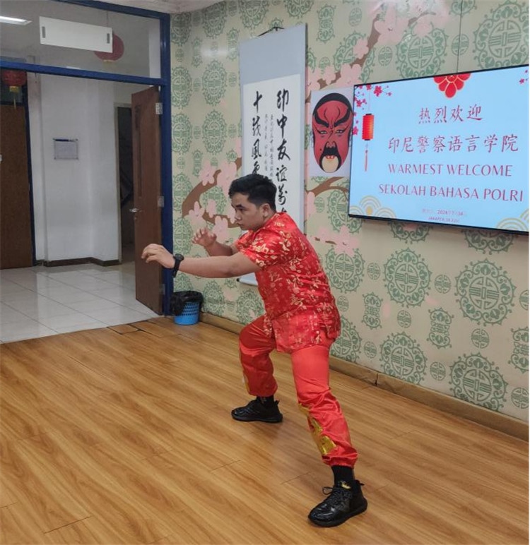 警察學(xué)員表演武術(shù)。活動主辦方供圖