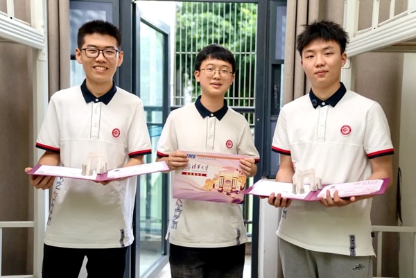 王子源（左）、母翰堯（中）、郭洋君（右）。清華大學(xué)供圖