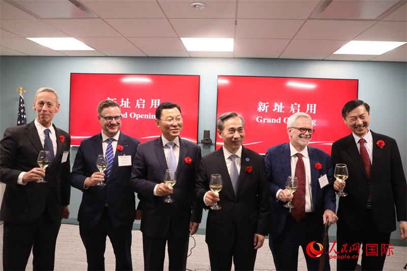 4、美中貿(mào)易全國委員會(huì)會(huì)長克雷格·艾倫、美國商會(huì)高級(jí)副會(huì)長傅瑞偉等美國工商界代表出席活動(dòng)。 人民網(wǎng)記者 李志偉攝