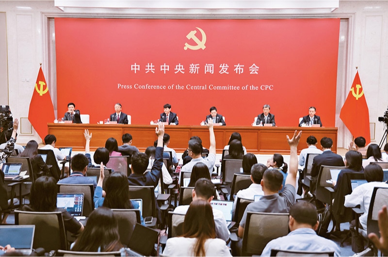 黨的二十屆三中全會是在以中國式現(xiàn)代化全面推進強國建設(shè)、民族復(fù)興偉業(yè)的關(guān)鍵時期召開的一次十分重要的會議。圖為2024年7月19日，中共中央舉行新聞發(fā)布會，介紹和解讀黨的二十屆三中全會精神。 新華社記者 金立旺/攝