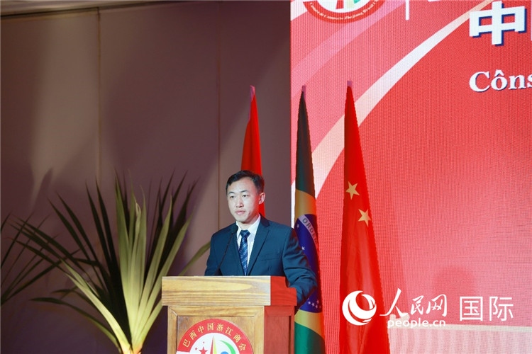 中國駐里約熱內(nèi)盧代總領(lǐng)事王海濤在典禮中致辭。人民網(wǎng)記者 陳海琪攝
