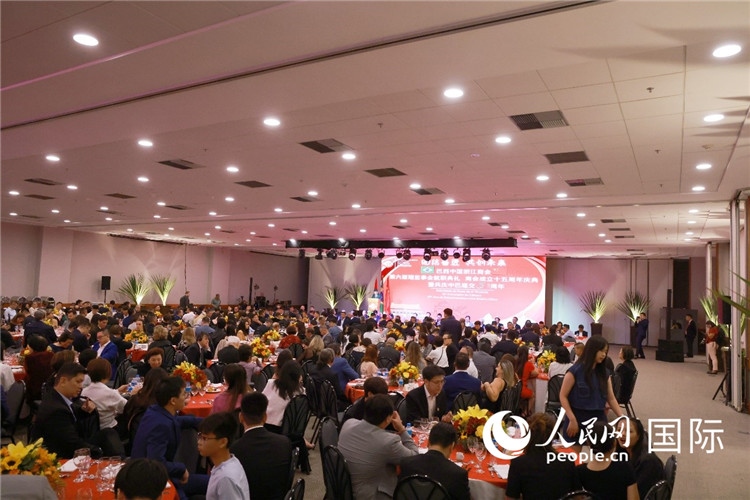當?shù)貢r間8月24日晚，巴西中國浙江商會第六屆理監(jiān)事會就職典禮在里約熱內(nèi)盧舉行。圖為就職典禮現(xiàn)場。人民網(wǎng)記者 陳海琪攝