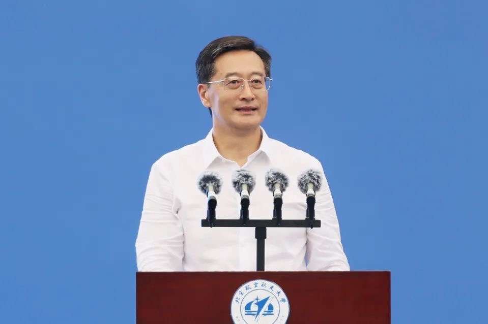 中國工程院院士、北京航空航天大學校長王云鵬在2024級新生開學典禮上講話。校方供圖