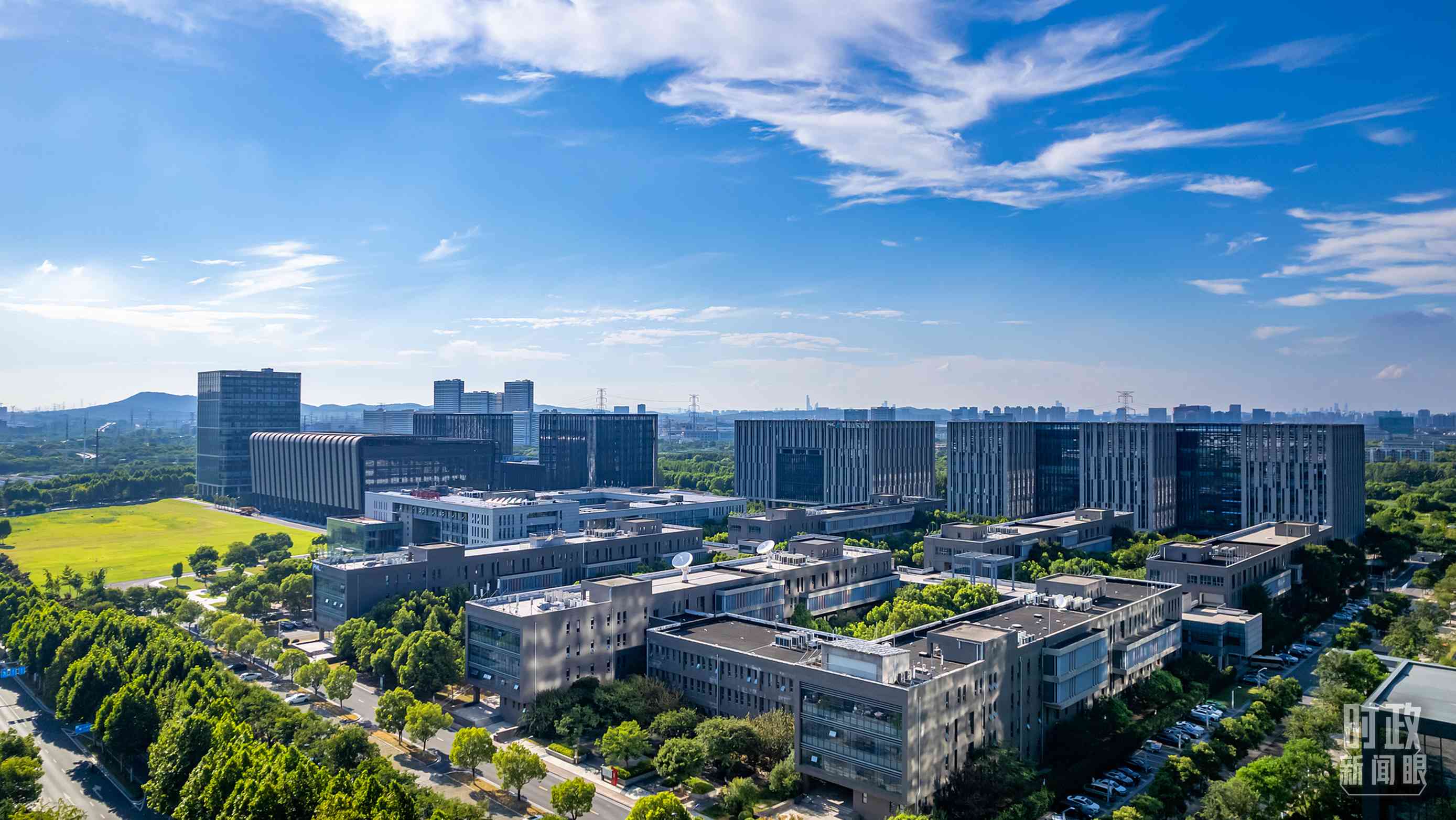  △2023年7月，習(xí)近平調(diào)研南京紫金山實驗室，強調(diào)要為實現(xiàn)高水平科技自立自強立下功勛。（圖/視覺中國）
