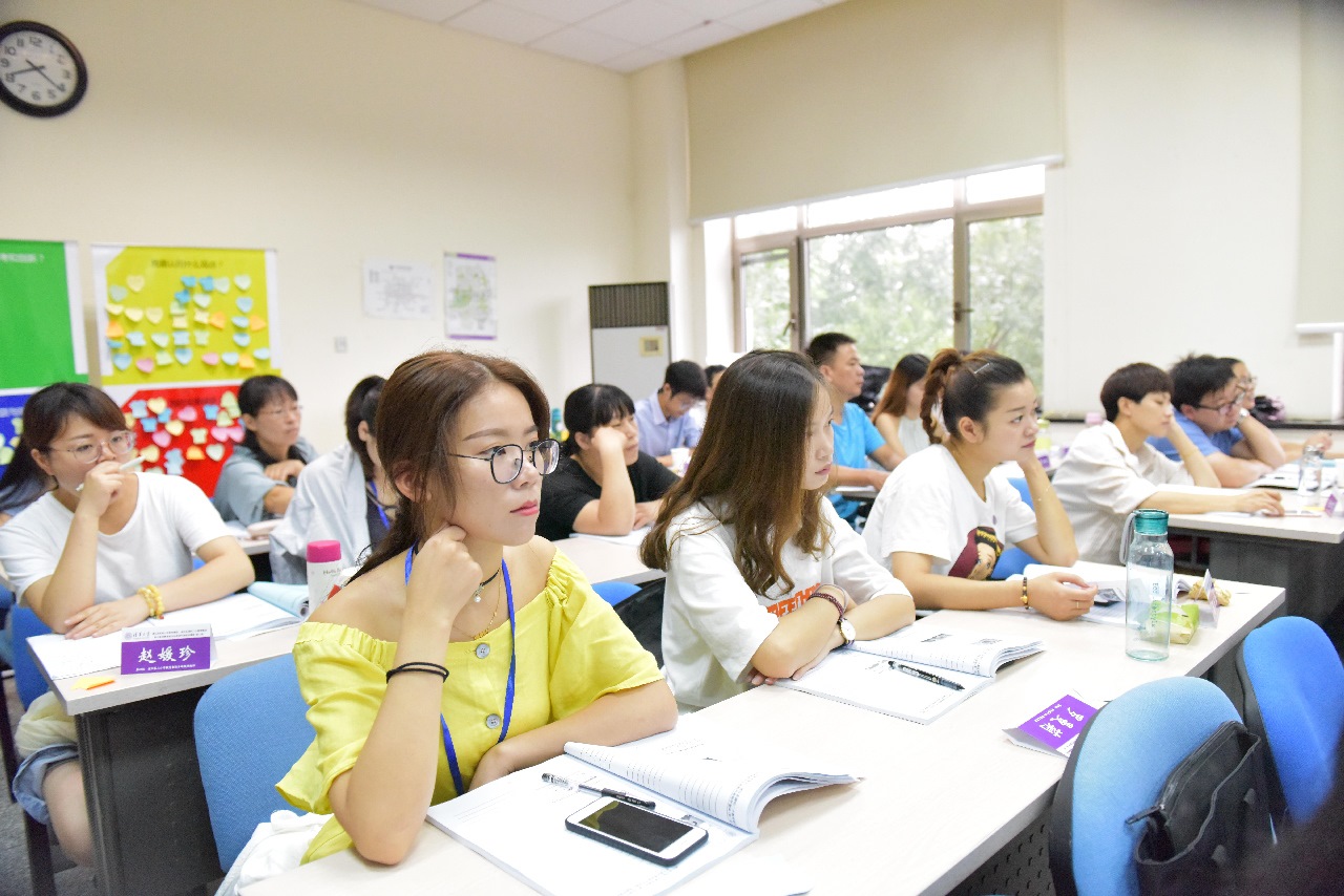 2018年8月，浦江縣實(shí)驗(yàn)小學(xué)教育集團(tuán)、浦陽二小教育集團(tuán)組織骨干教師到清華大學(xué)研學(xué)（資料圖片）