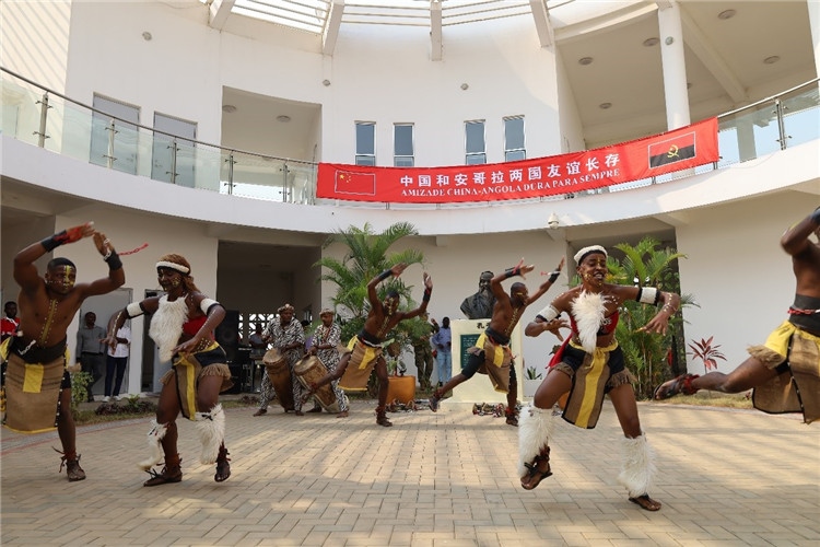 安哥拉民族舞。內(nèi)圖大學(xué)孔子學(xué)院供圖