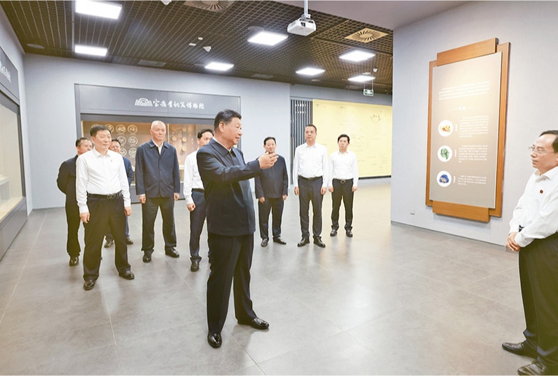 2024年9月10日，中共中央總書記、國家主席、中央軍委主席習(xí)近平在前往甘肅考察途中，來到陜西省寶雞市參觀寶雞青銅器博物院。 新華社記者 王曄/攝