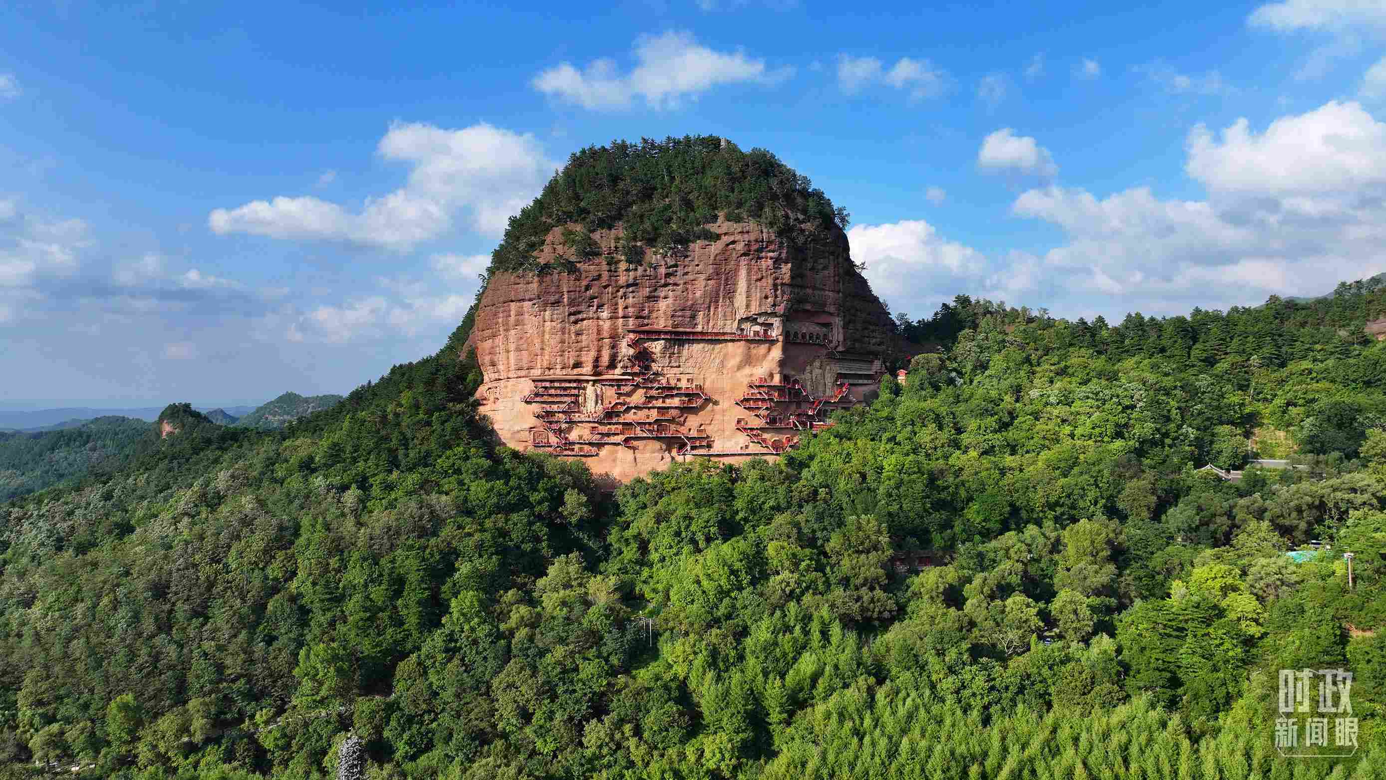 △麥積山因山形酷似麥垛而得名。