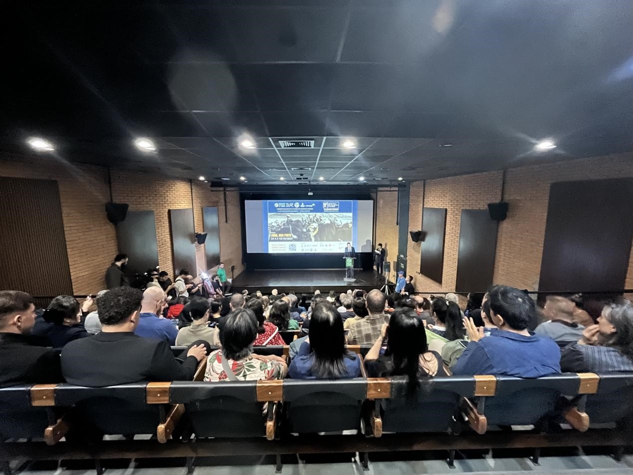 當(dāng)?shù)貢r(shí)間10月3日晚，由巴西圣保羅州立大學(xué)孔子學(xué)院舉辦的第九屆圣保羅中國(guó)電影展在圣保羅文化中心拉開(kāi)帷幕。巴西圣保羅州立大學(xué)孔子學(xué)院供圖
