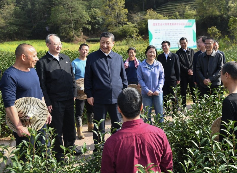 2021年3月22日，習(xí)近平總書記在福建南平武夷山市星村鎮(zhèn)燕子窠生態(tài)茶園，同科技特派員、茶農(nóng)親切交流，了解當(dāng)?shù)夭璁a(chǎn)業(yè)發(fā)展情況。
