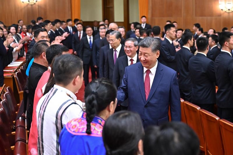 2024年9月29日晚，慶祝中華人民共和國成立75周年音樂會(huì)在京舉行。習(xí)近平總書記等黨和國家領(lǐng)導(dǎo)人，同3000多名觀眾一起觀看演出。