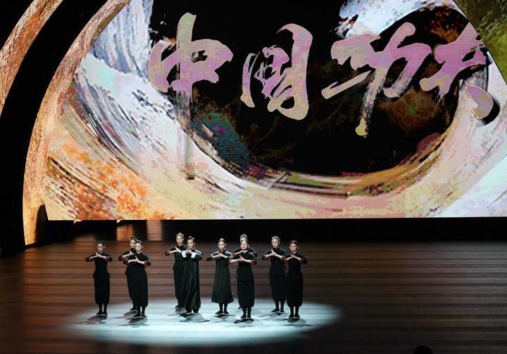 2024年9月19日，演職人員在北京文化論壇專場文藝演出中表演舞劇《詠春》。