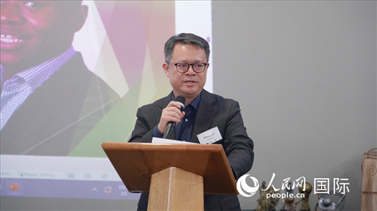 中國駐南非使館經(jīng)商處參贊邱忠義發(fā)言。 人民網(wǎng) 張茜攝