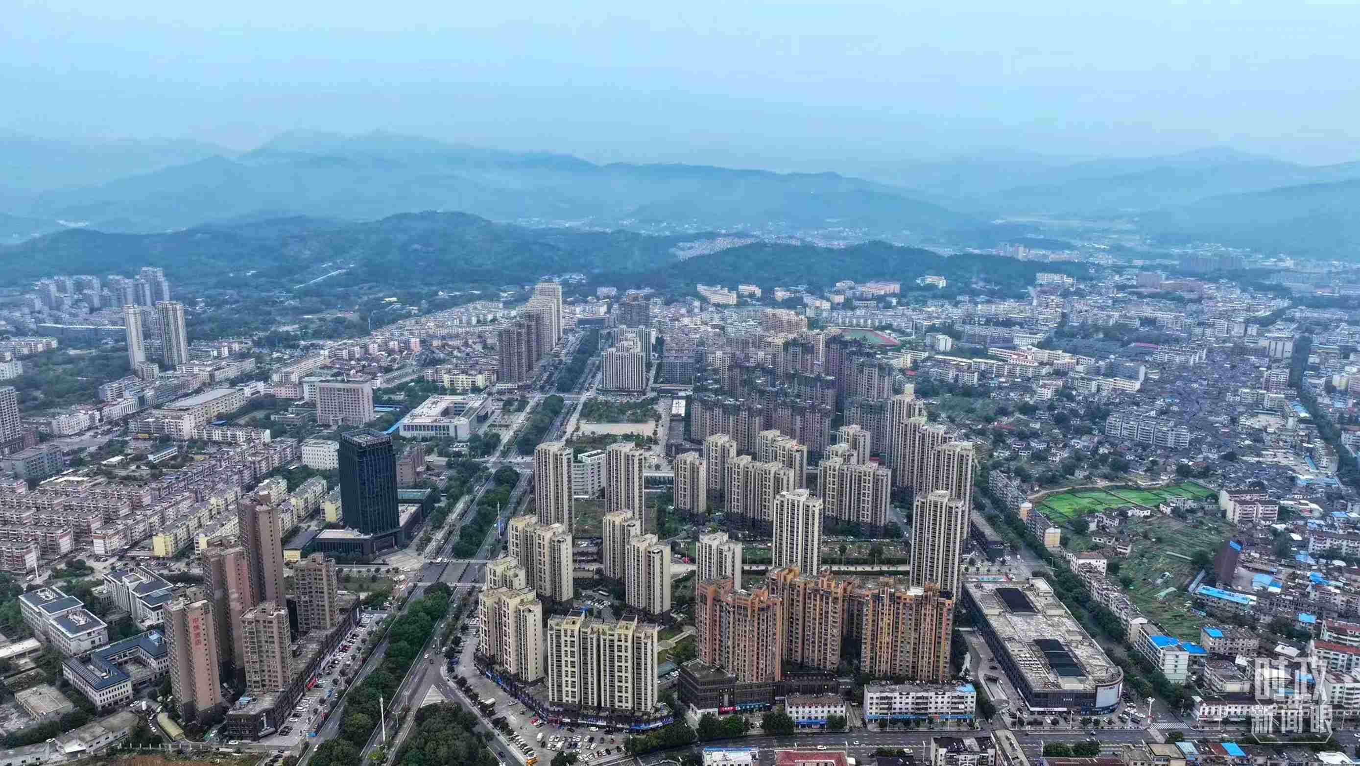 △俯瞰桐城市。（總臺記者葛啟文拍攝）