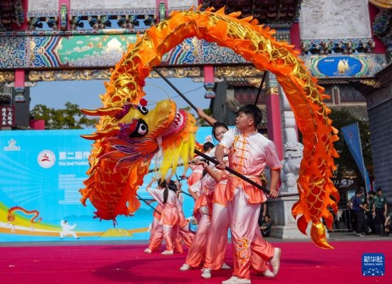 10月19日，廣州體育學(xué)院龍獅隊(duì)在傳統(tǒng)舞龍項(xiàng)目中比賽，最終他們獲得該項(xiàng)目金獎(jiǎng)。