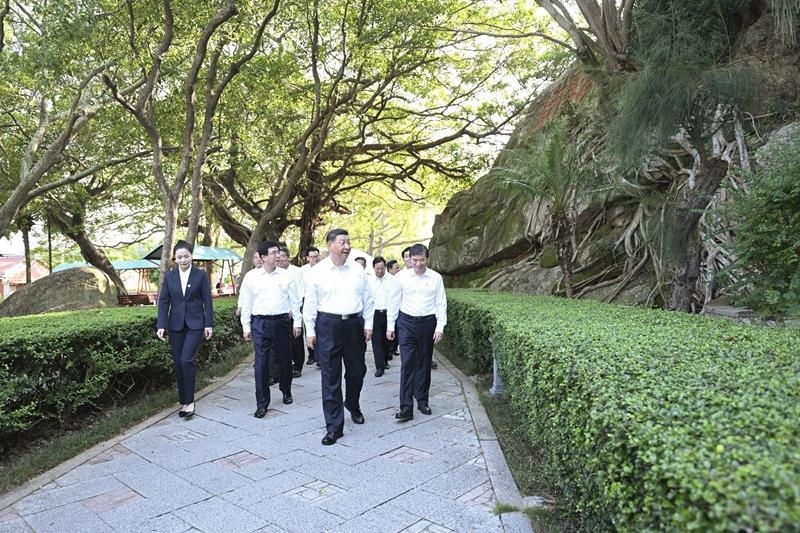 △2024年10月15日，習近平總書記在福建省漳州市東山縣關帝文化產(chǎn)業(yè)園考察。