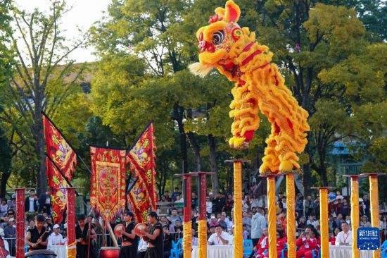 10月19日，云南魯木納龍獅藝術(shù)團(tuán)隊(duì)員在南獅高樁自選套路項(xiàng)目中比賽，最終他們獲得該項(xiàng)目銅獎(jiǎng)。