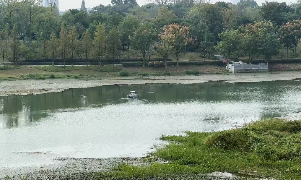 浙江湖州安吉縣滸溪幸福河湖景色宜人。人民網(wǎng)記者 申佳平攝