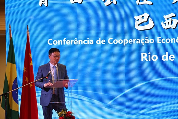 浙江省僑聯(lián)副主席兼巴西華人文化交流協(xié)會榮譽主席尹霄敏在活動現(xiàn)場致辭。人民網記者 陳海琪攝