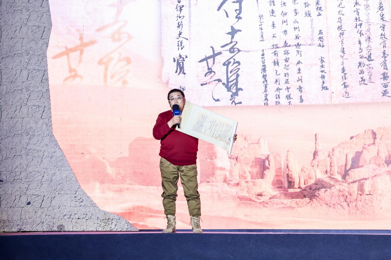 徐東良在“何以中國·五星出東方”網絡主題宣傳活動現(xiàn)場演講。人民視頻供圖