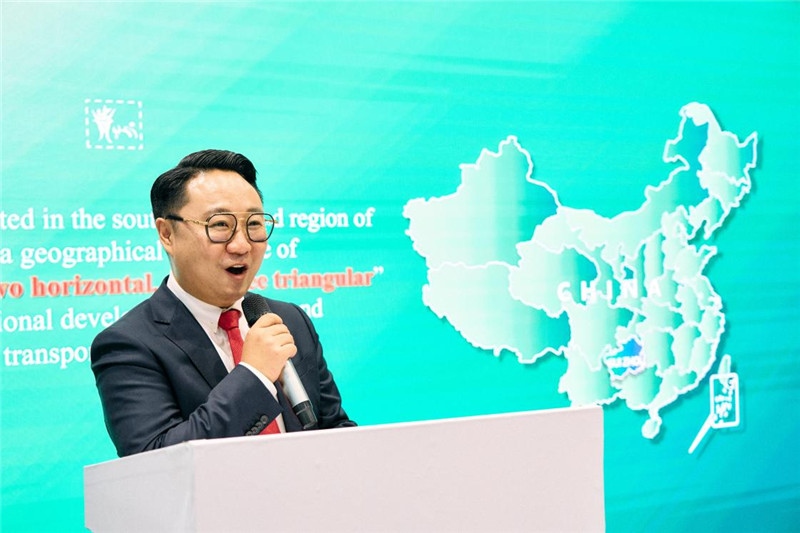 “中國館”貴州旅游推介會現(xiàn)場介紹。楊浩鵬
